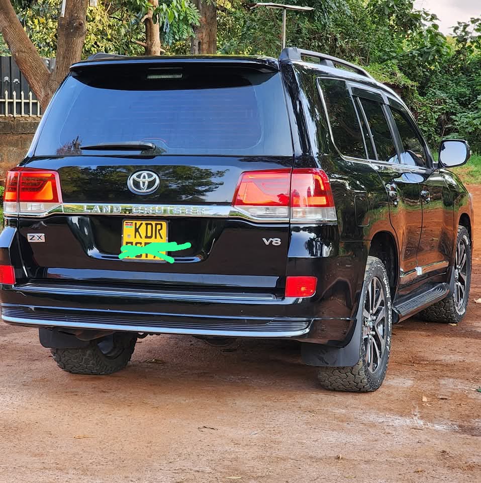 Land Cruiser V8